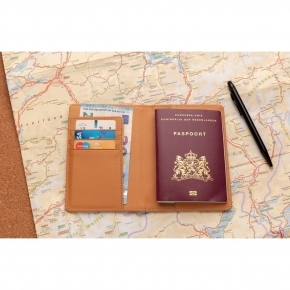 Korkowe etui na karty kredytowe i paszport, ochrona RFID